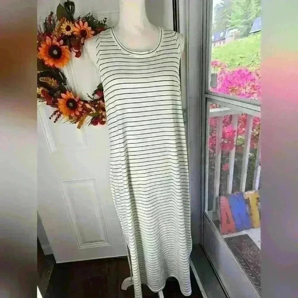 Old navy women's active wear Maxi dress white with black stripes Stretchy size L - Picture 1 of 3